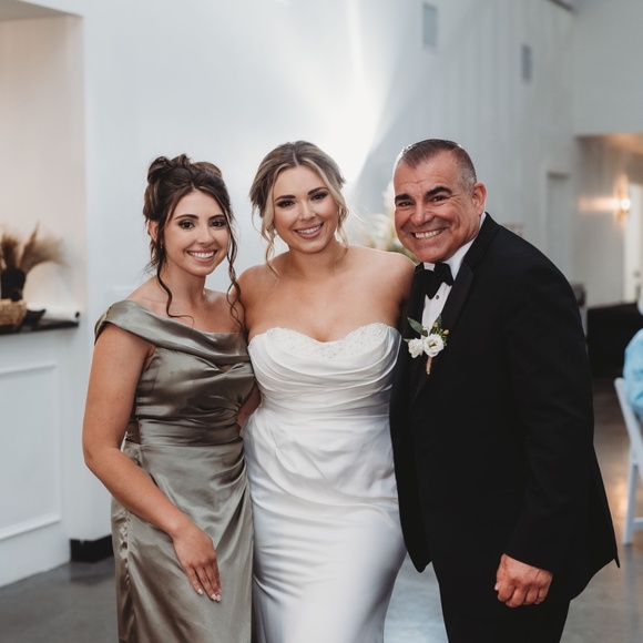 Pearl satin wedding dress - Picture 8 of 8